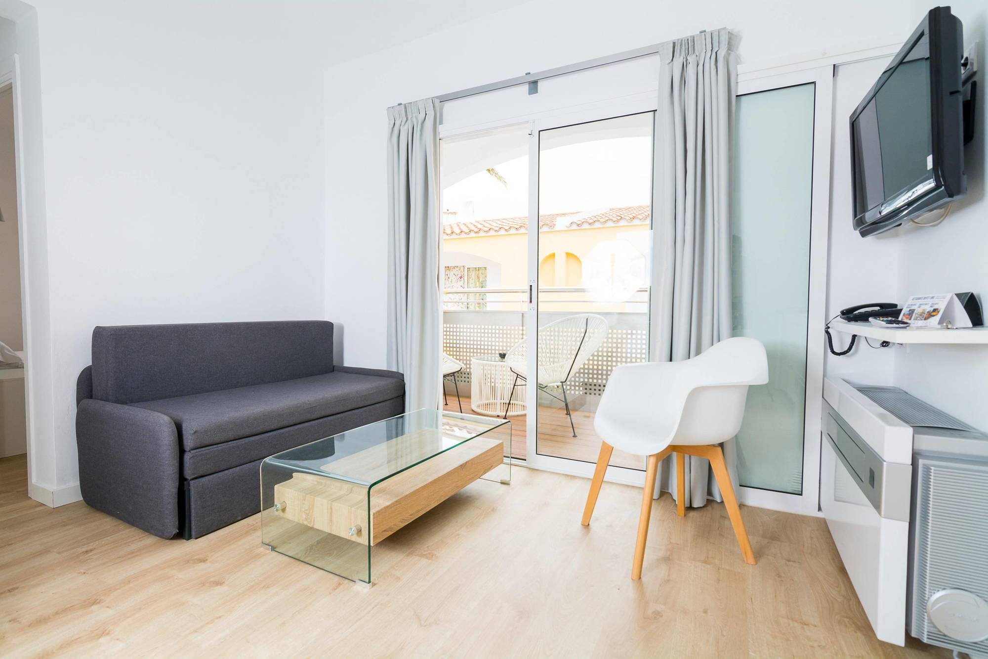 Apart-hotel Cales De Ponent 2*