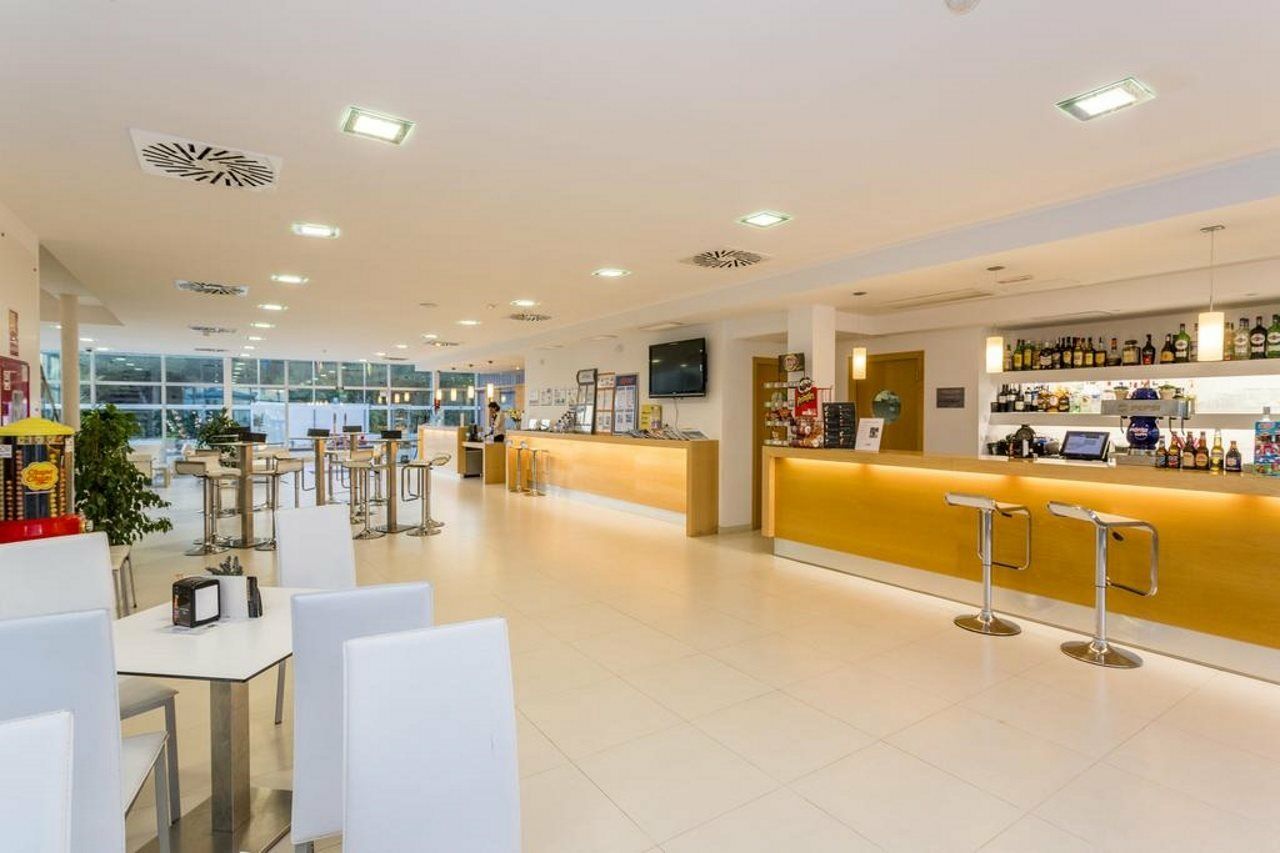 Hotel apartamentowy Cales De Ponent 2*